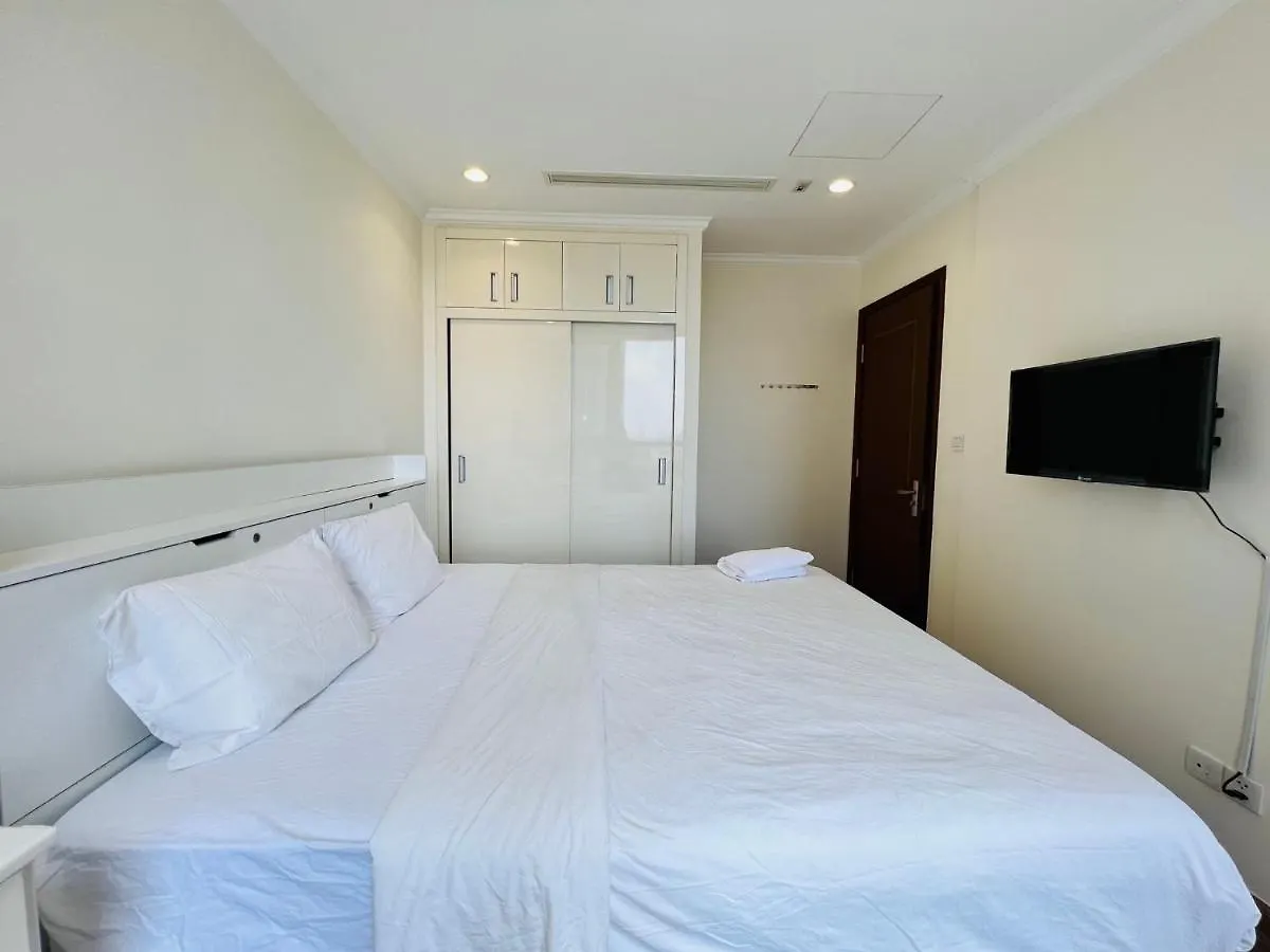 Homes By Christine - Vinhomes Central Park Ho Chi Minh City 0*,