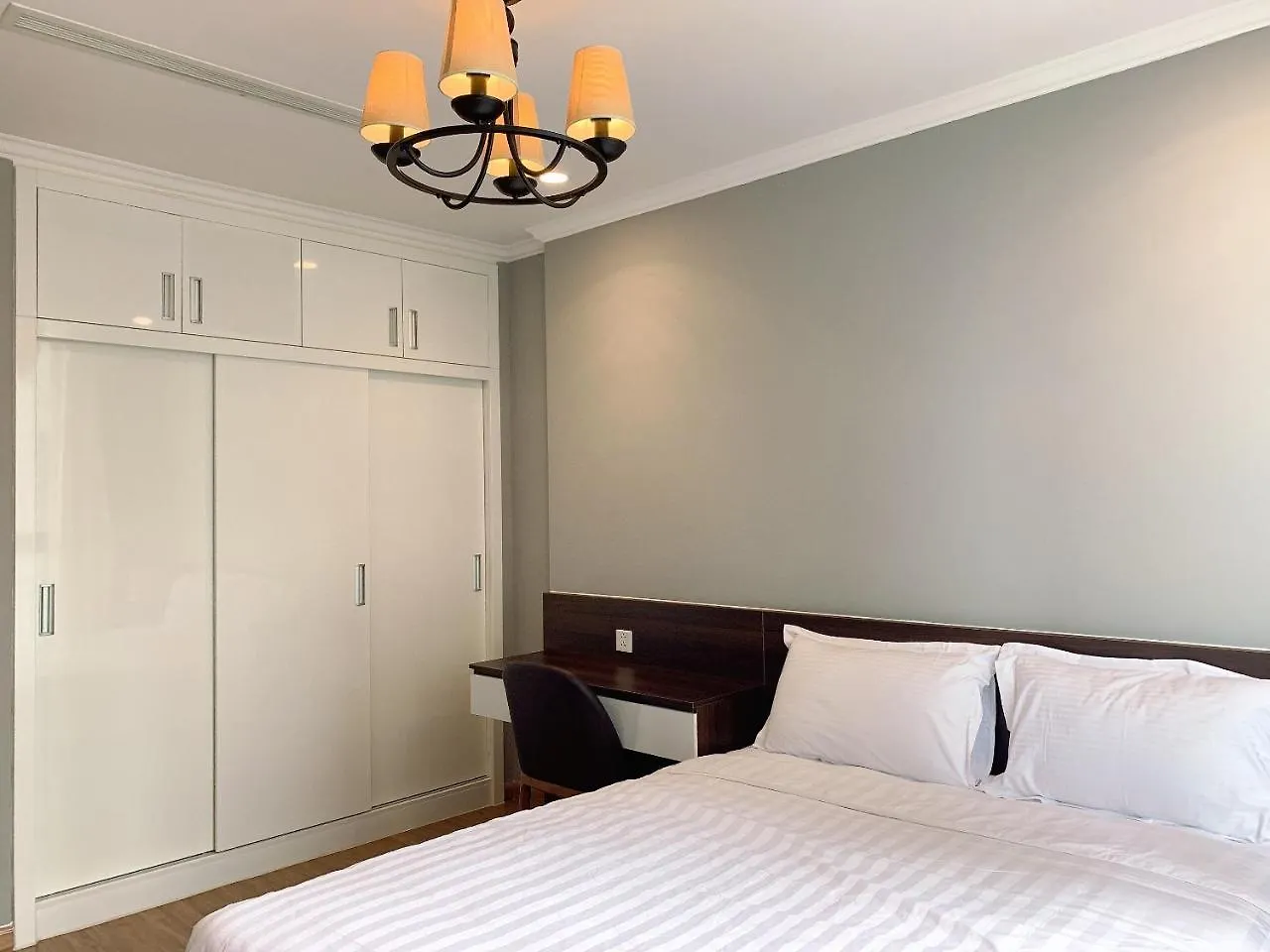Homes By Christine - Vinhomes Central Park Ho Chi Minh City 0*,  Vietnam